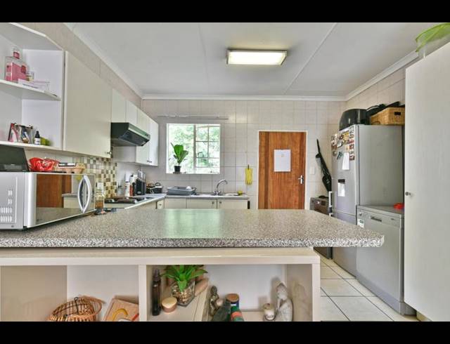 3 BEDROOM TOWNHOUSE FOR SALE IN SUNDOWNER